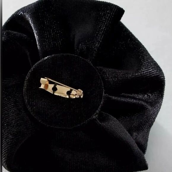 Free People Rosette Stud Brooch NWT - Picture 5 of 6